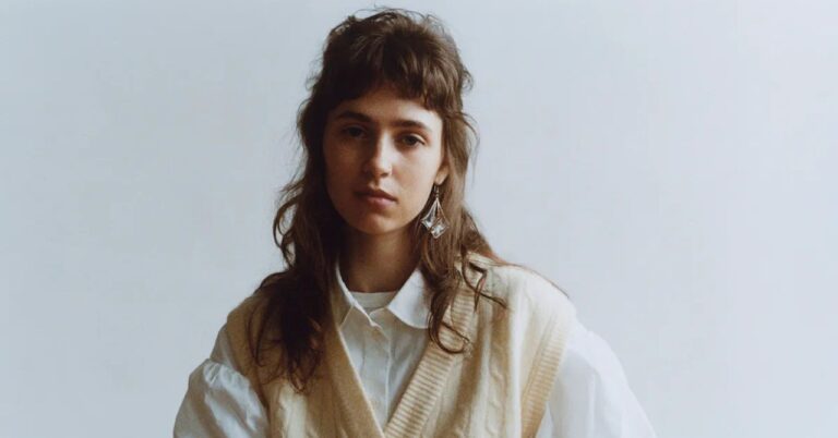 clairo age